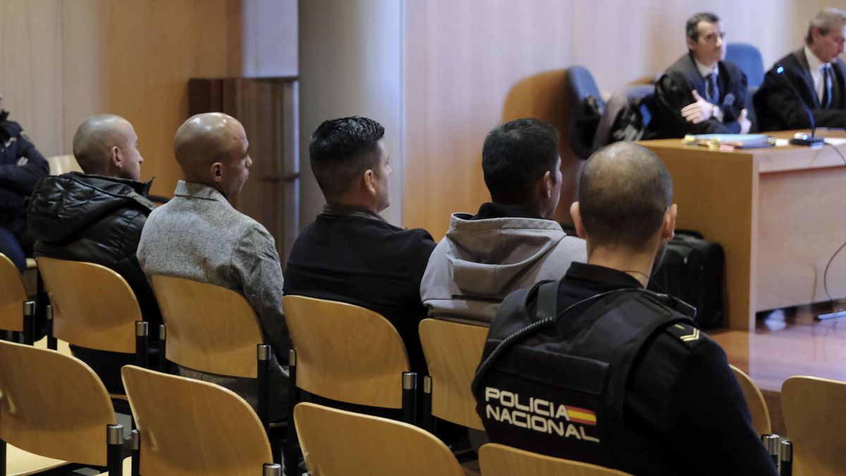 Los cuatro acusados, en el banquillo de la Audiencia Provincial.