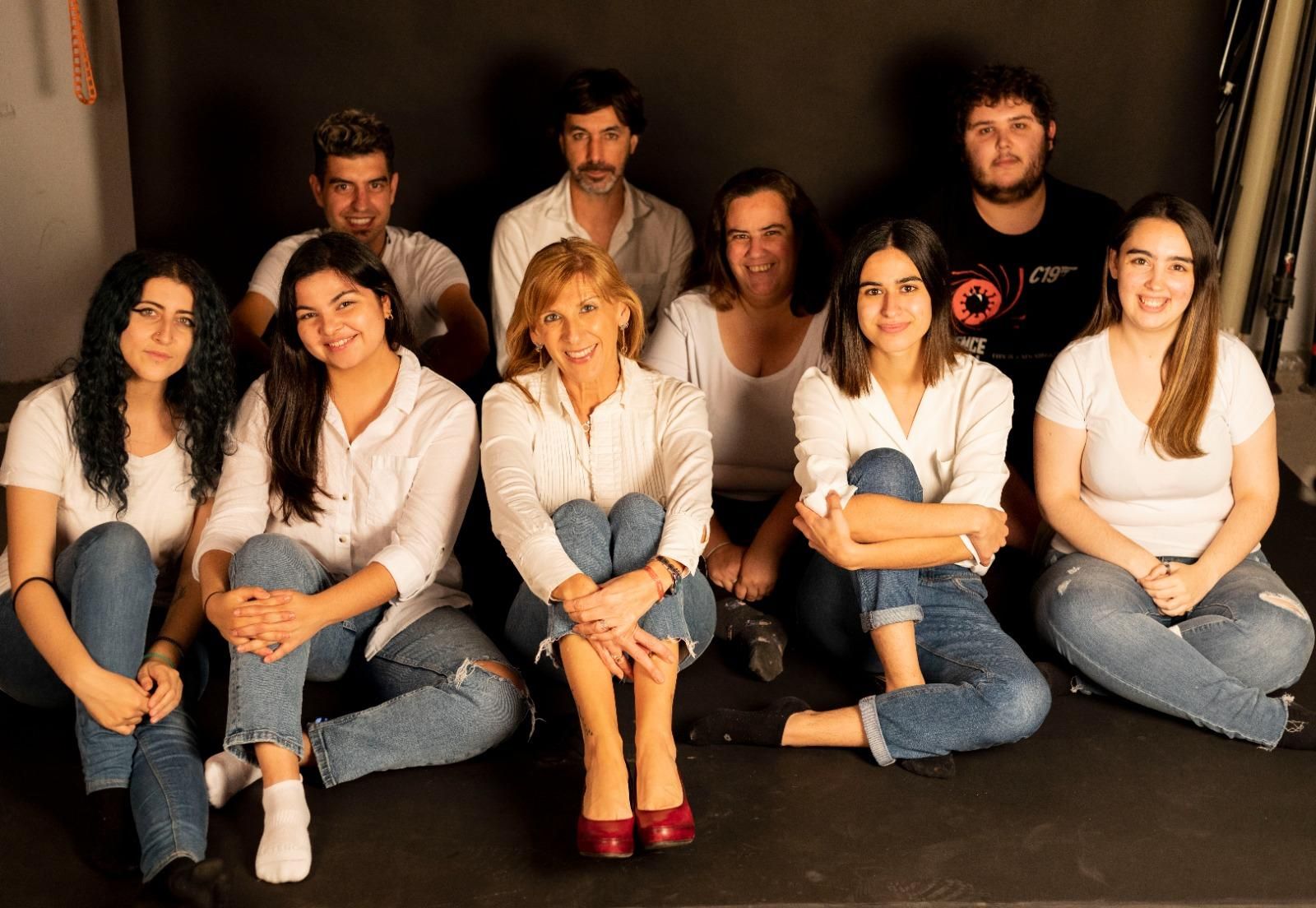 Estudiantes canarios estrenarán en La Palma un documental que “da voz a los héroes de la información” en la erupción del Tajogaite.