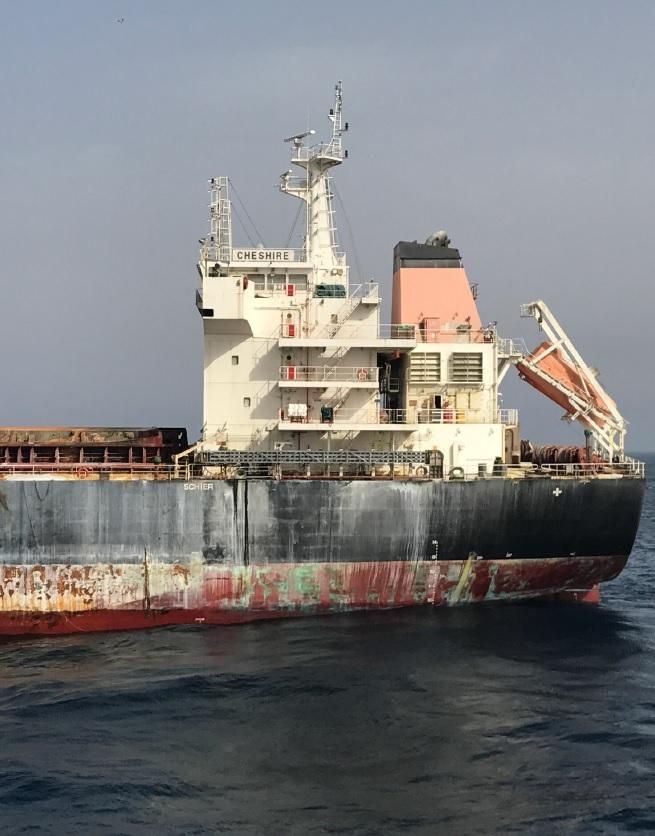 Fotografía facilitada por la empresa Bibby Line Limited, propietaria del carguero británico incendiado al suroeste de Canarias.