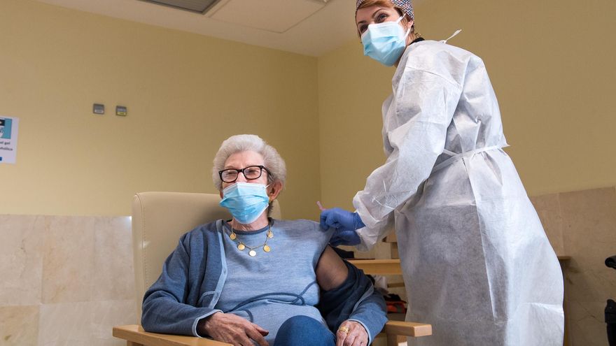 Vacunación covid Extremadura Residencia Rosalba Mérida