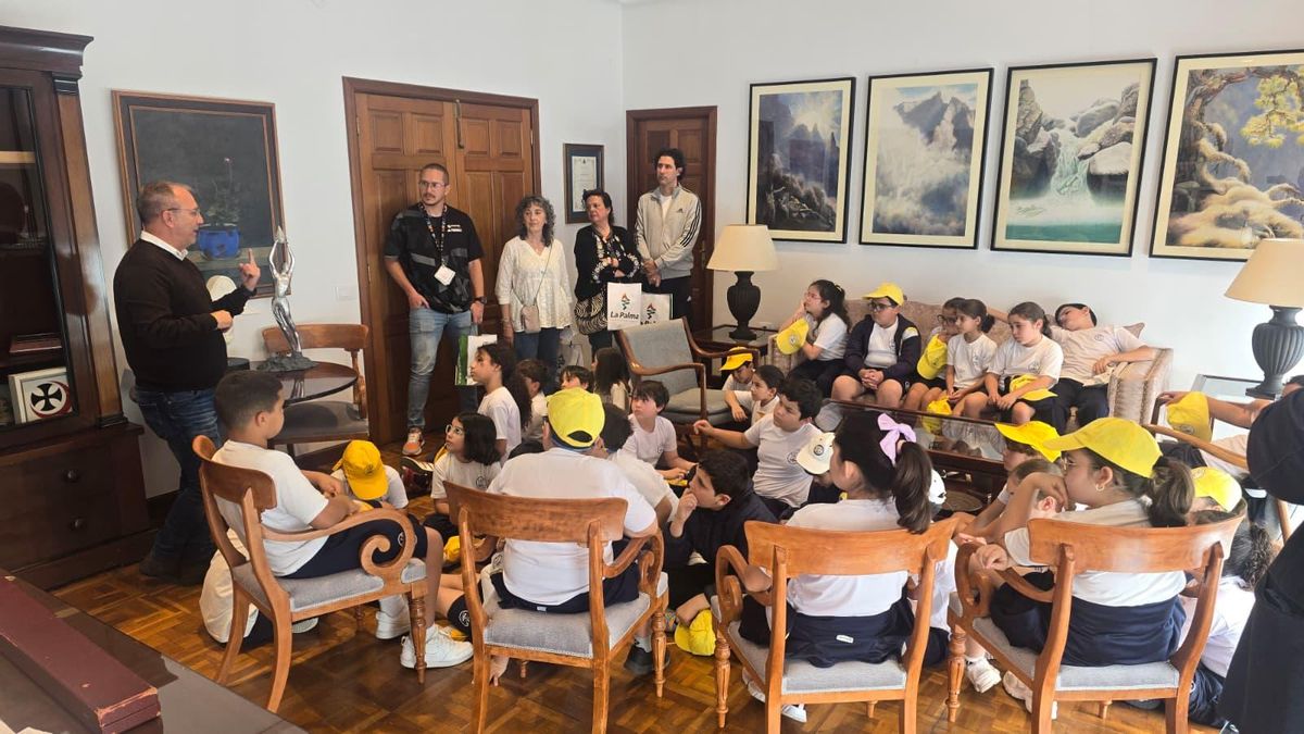 El Cabildo de La Palma abre sus puertas a los escolares de la isla para fomentar el conocimiento de la institución