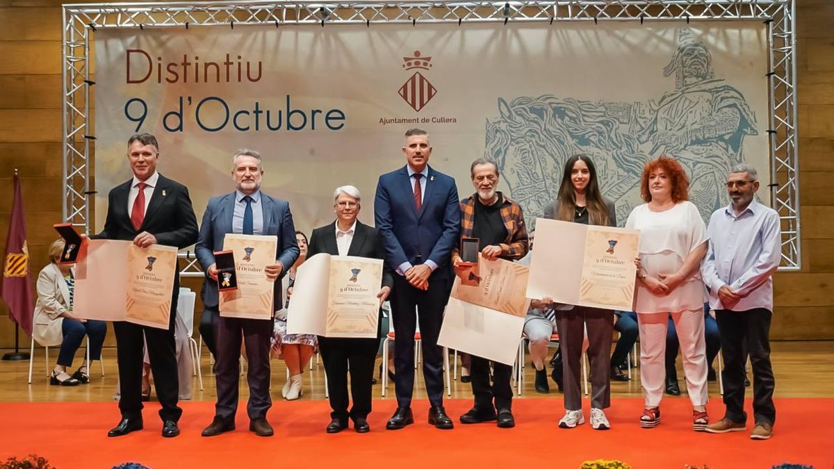 Acto de entrega de los Distintivos 9 d'Octubre de Cullera de 2025.