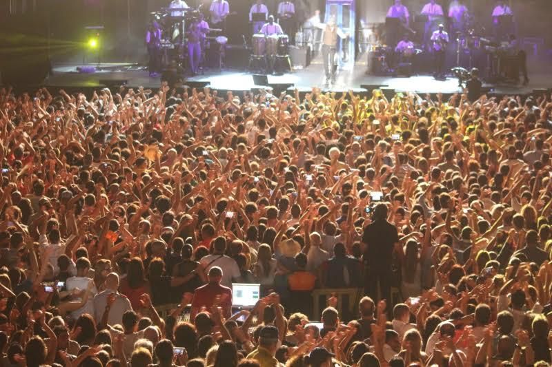 Una marea humana llenó a rebosar el Recinto Central de las Fiestas Lustrales y vibró con el conciento de Juan Luis Guerra. Foto: JOSÉ AYUT.