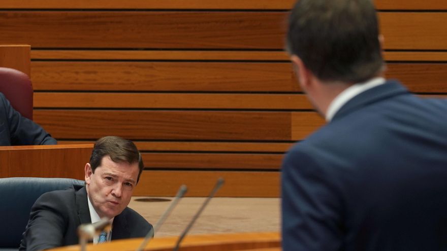 El PSOE acusa a Mañueco de tener un "gobierno zombi" y exige que convoque elecciones