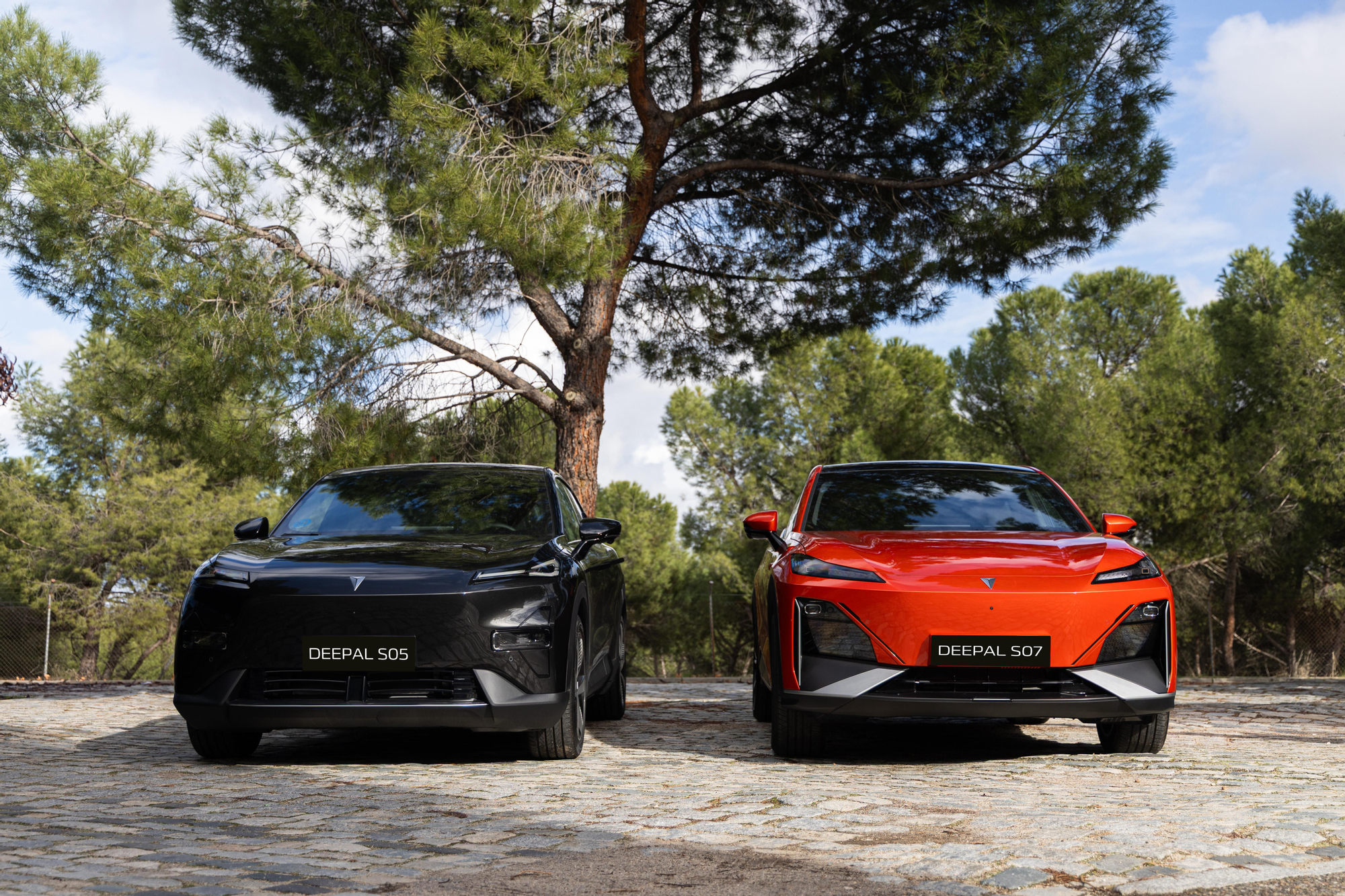 Los dos modelos con que Changan aterriza en España.