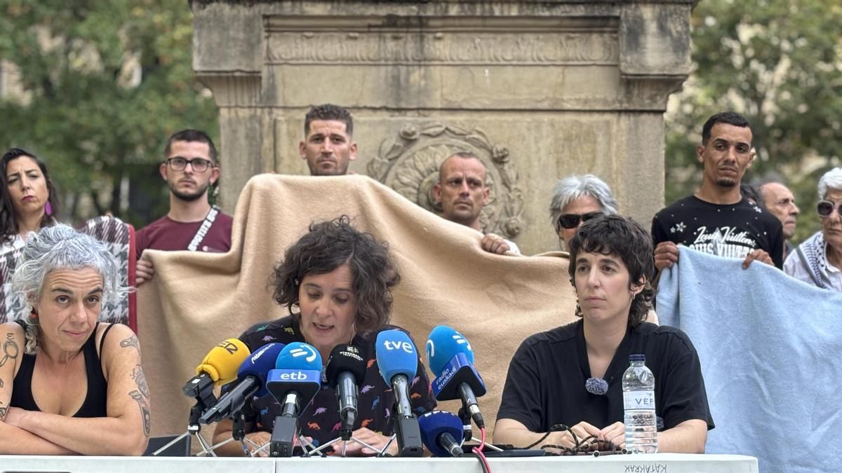 Negu Gorriak, el colectivo que acoge a migrantes sin hogar en Pamplona al que querían agredir en Ceuta
