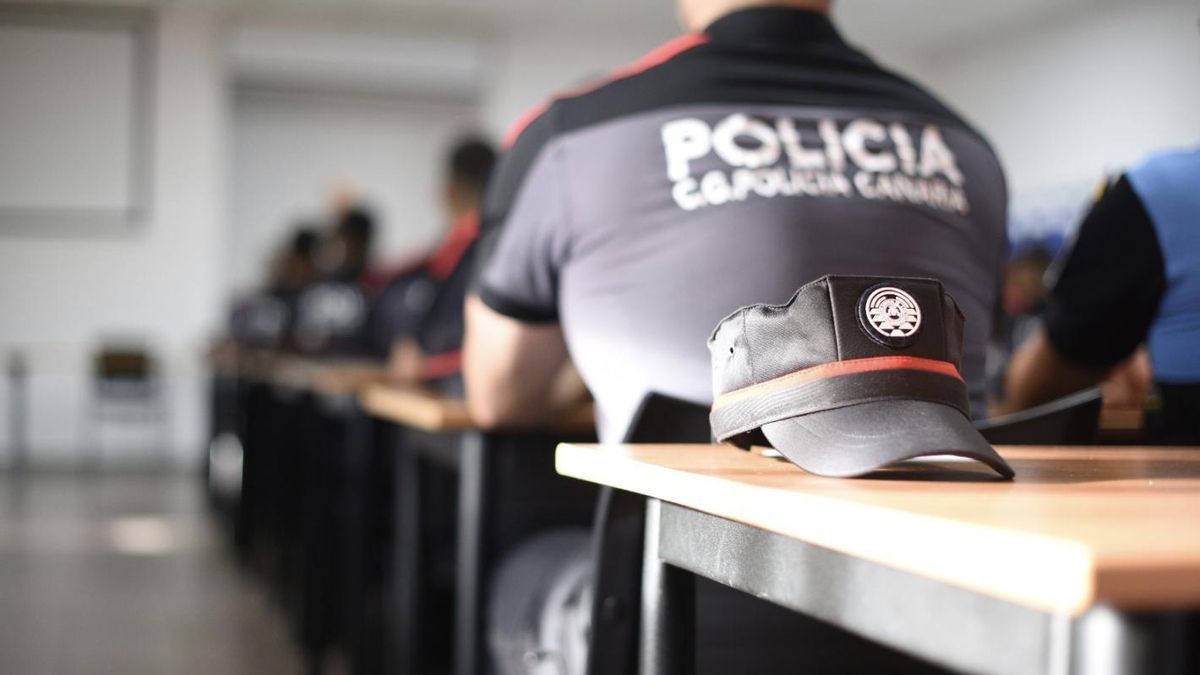 Agentes de la Policía Canaria en la academia.
