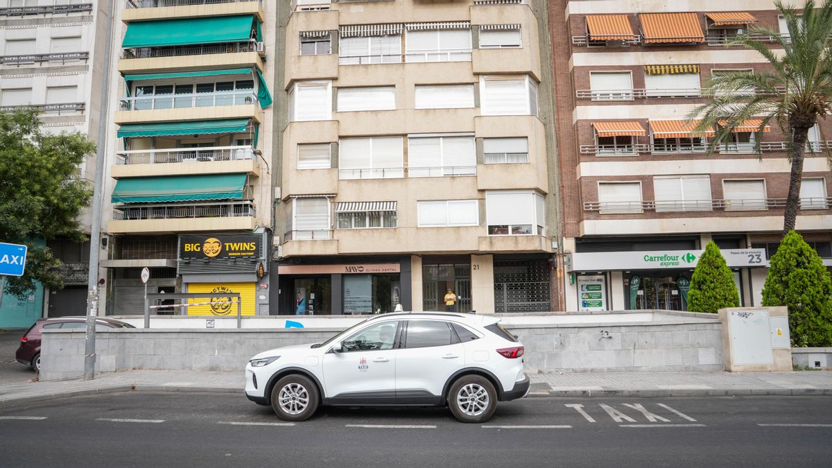 Taxis en la parada sin marquesina de Puerta Gallegos