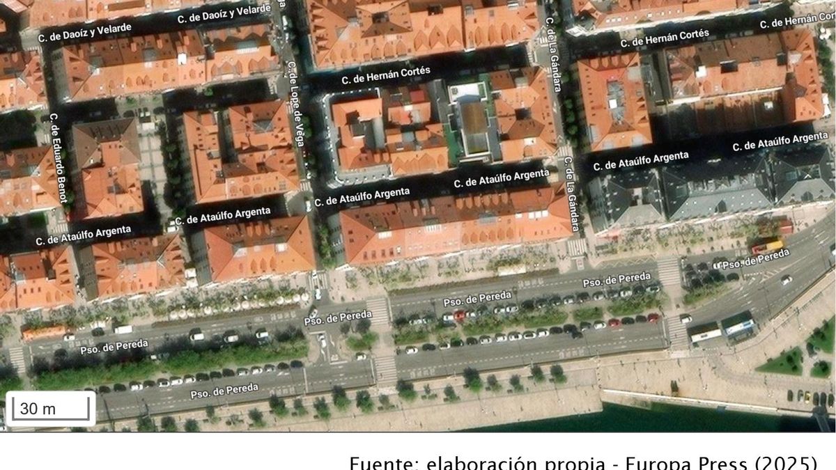 El Ayuntamiento corta la calle Ataúlfo Argenta para evaluar el derrumbe de una bóveda del alcantarillado