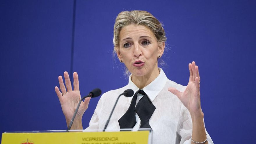 La vicepresidenta segunda, Yolanda Díaz, comparece tras una reunión con la Comisión Asesora para el Análisis del Salario Mínimo Interprofesional, en el Ministerio de Trabajo y Economía Social, a 26 de noviembre de 2024, en Madrid (España).