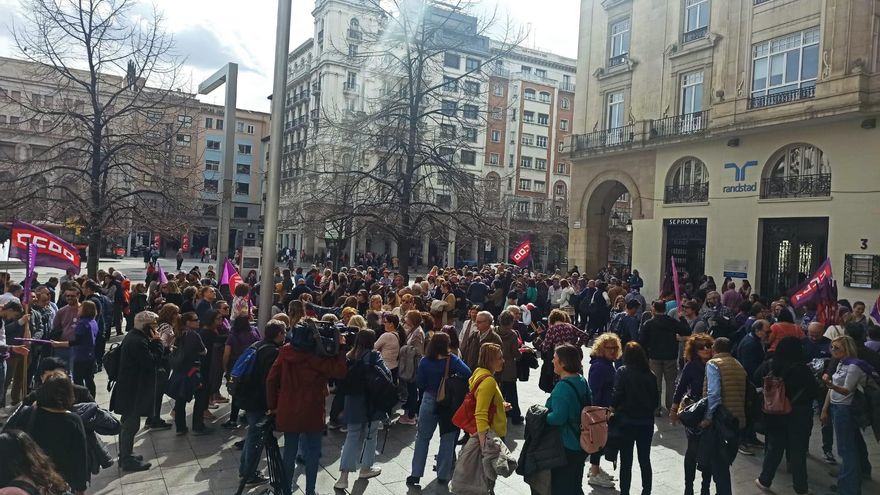 Manifestación en la Plaza de España de Zaragoza.