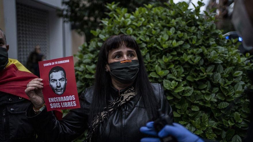 Manifestante en contra del confinamiento decretado por el Gobierno