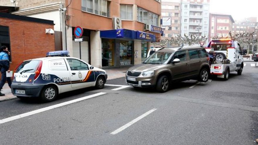 Carlos S. Campillo / ICAL. Traslado a comisaría del coche del abogado de Raquel Gago, Fermín Guerrero, el 27 de enero de hace un año.