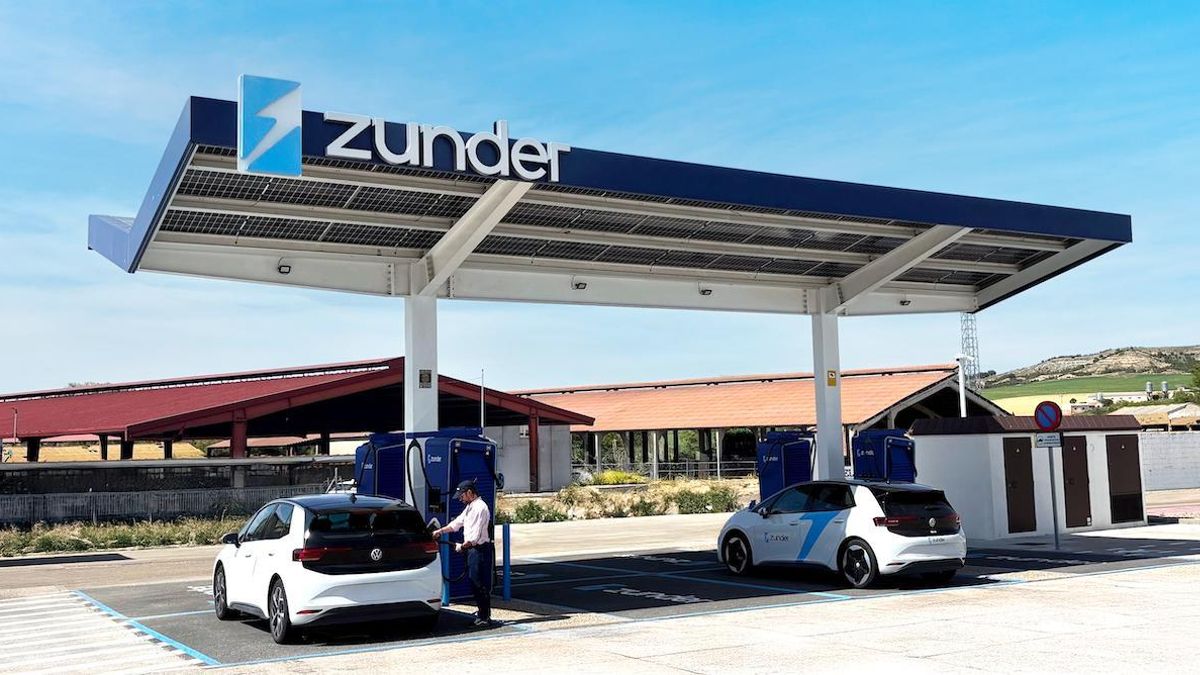Estación de carga ultrarrápida de Zunder en la Autovía de Castilla como el proyectado en Camponaraya.