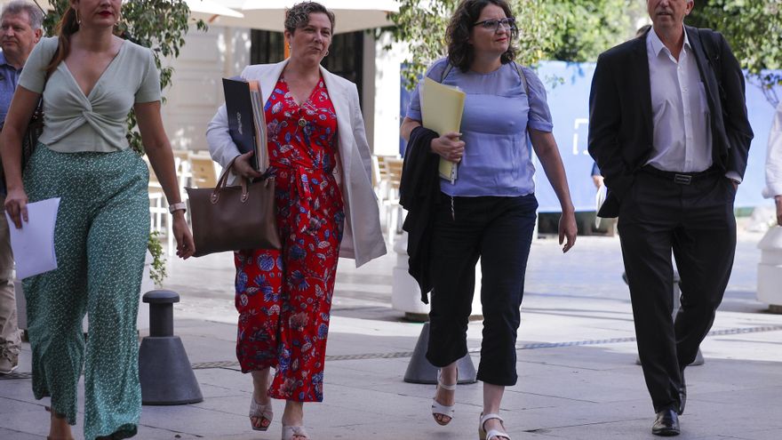 Oltra intenta aguantar el pulso político mientras Puig abre "un tiempo de reflexión para tomar decisiones"