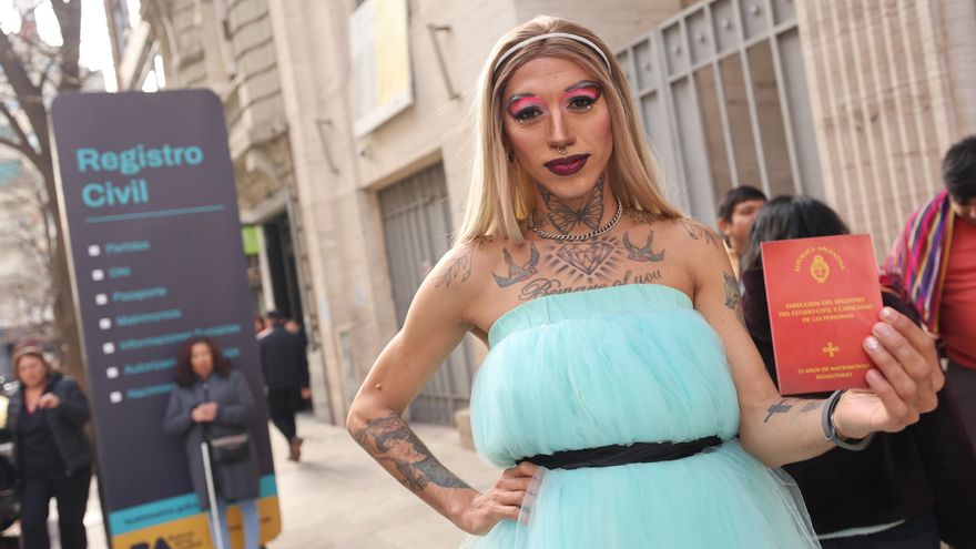 Parejas casadas celebran 15 años del matrimonio igualitario en Argentina