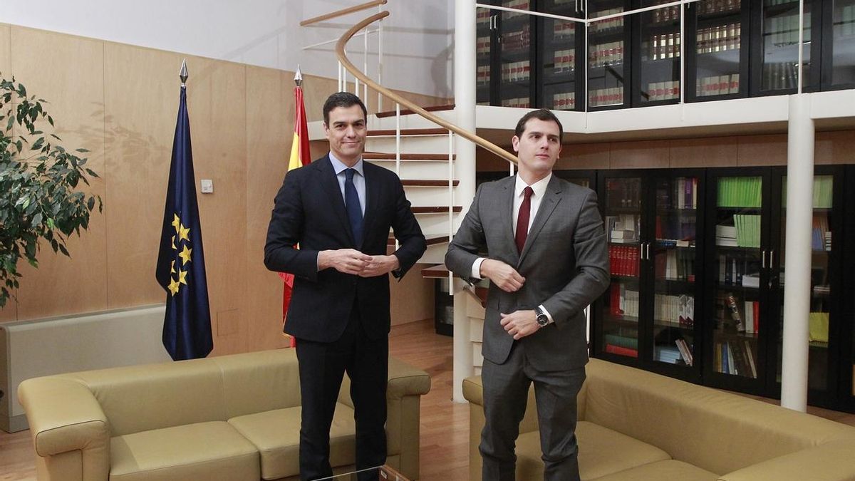 El principio de acuerdo entre PSOE y C's impide una subida del IRPF e incluye una importante reforma del Senado