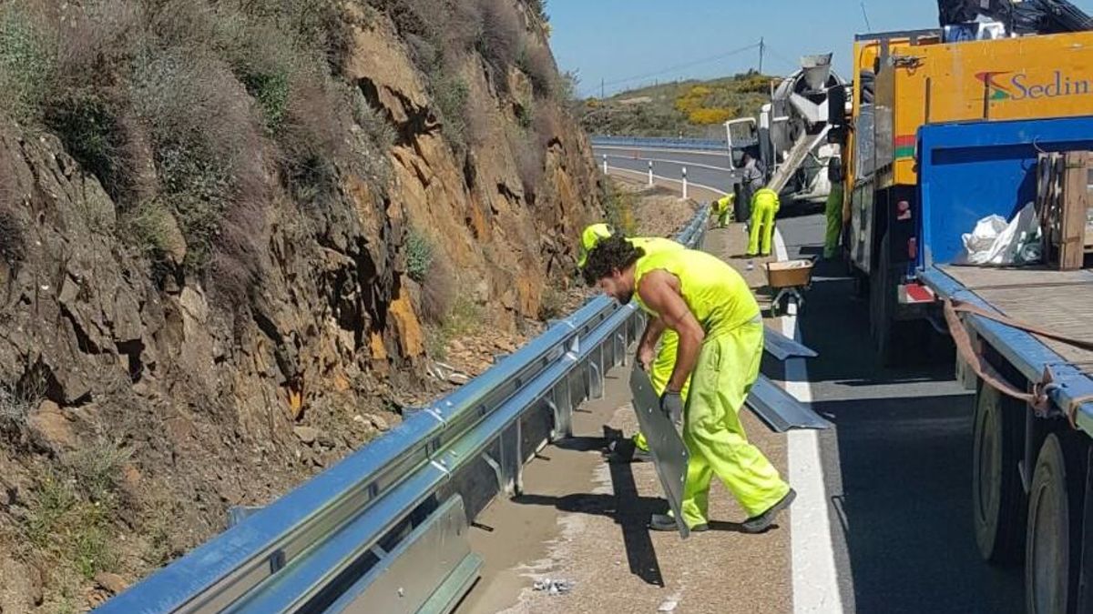 Córdoba recibirá más de dos millones de euros para renovar la señalización y las barreras de sus carreteras