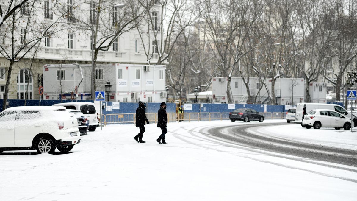 Segundo día de nieve en la capital tras el paso de la borrasca Filomena, en Madrid (España), a 8 de enero de 2021. La Comunidad de Madrid ha activado hoy el nivel 2 del Plan de Inclemencias Invernales para gestionar el temporal de frío y nieve que afecta