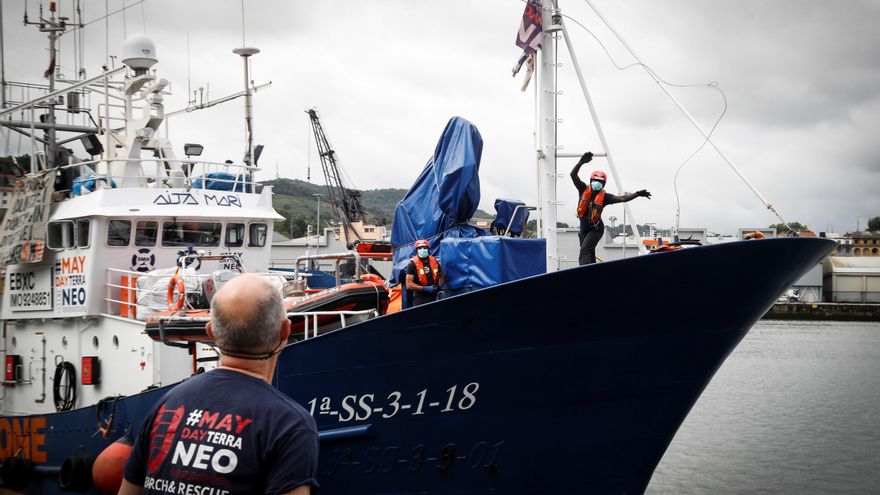 176 migrantes rescatados en el Mediterráneo esperan un puerto seguro