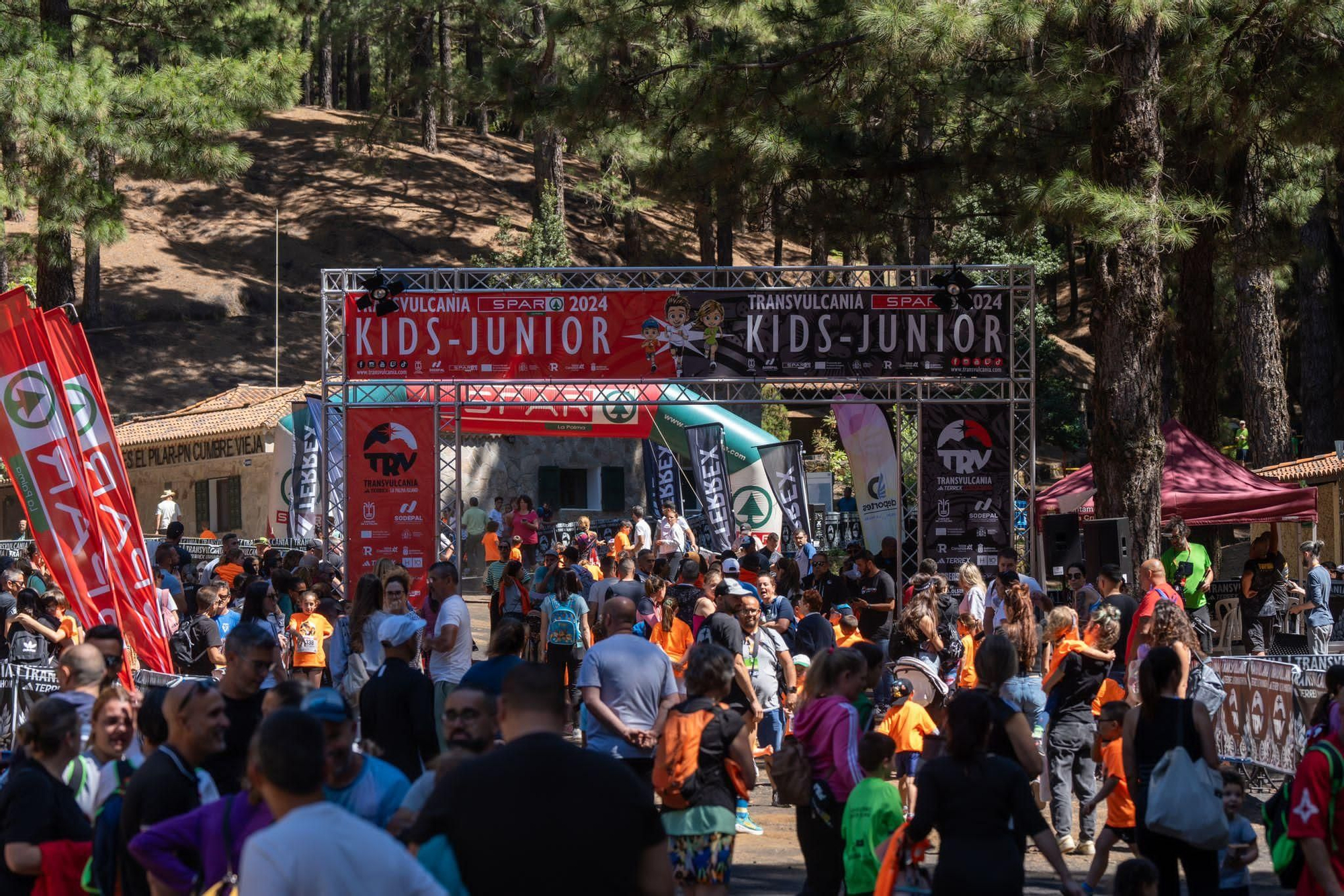 La cantera disfruta de la Transvulcania Kids-Junior SPAR La Palma en su vuelta al Refugio de El Pilar. ALEXIS DÍAZ