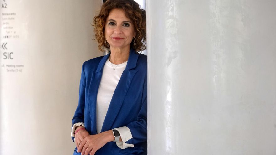 María Jesús Montero: "Moreno Bonilla es una versión blanda de Ayuso"