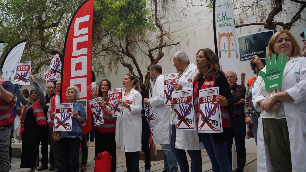 “Esta no es la solución”: sindicatos y vecinos condenan la agresión a tres profesionales en el centro de salud Lucano