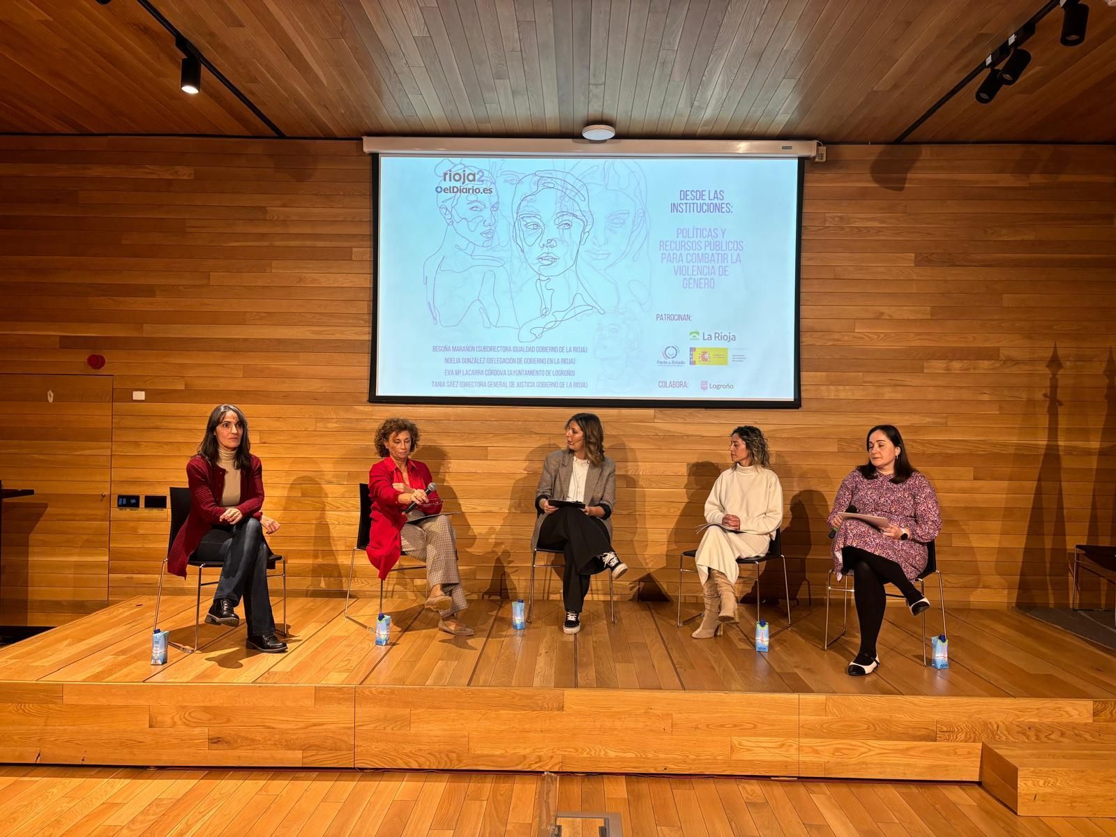 Eva Lacarra, Begoña Marañón, Tania Sáez y Noelia González en la mesa sobre recursos públicos