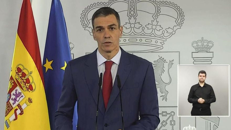 Captura de video de la declaración institucional este miércoles del presidente del Gobierno español, Pedro Sánchez, en el Palacio de la Moncloa.