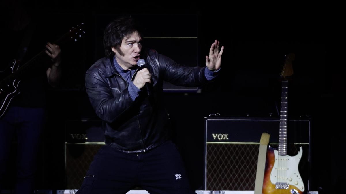 Milei da un concierto de rock para retomar su agenda ultra en medio de la crisis política