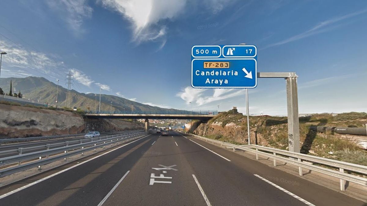 Dos heridos, uno de ellos en estado crítico, tras chocar dos coches en la TF-1