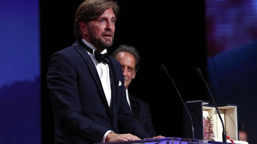 Ruben Östlund logra su segunda Palma de Oro con 'Triangle of Sadness', una sátira escatológica y bestial