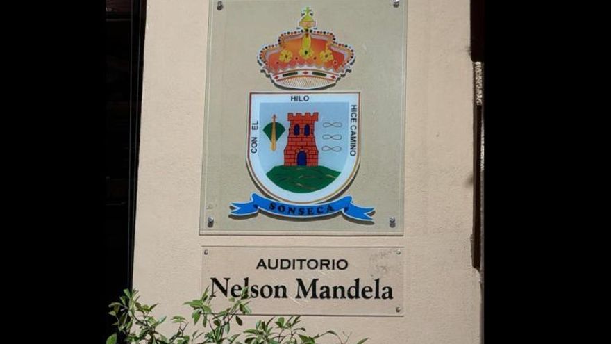 PP y Vox quieren cambiar el nombre del auditorio Nelson Mandela de Sonseca para dedicarlo a los Reyes Católicos