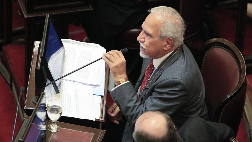 Los senadores se duplicaron el sueldo y, como no lo tenían, también se agregaron el aguinaldo