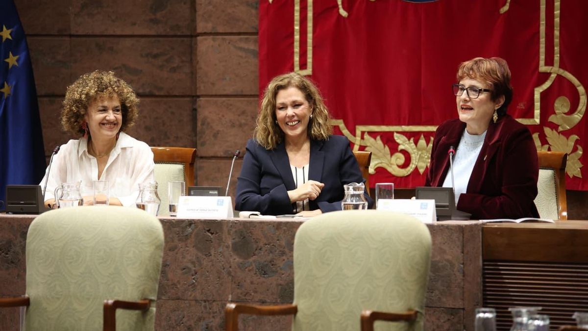 La presidenta del Parlamento canario insta a reivindicar "una visión positiva, informada y libre de estigmas" de la menopausia
