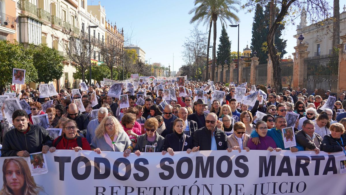 Archivo - Imagen de archivo de una manifestación para exigir la repetición del juicio por el caso Marta del Castillo