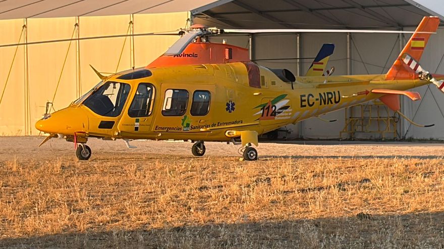 El calor deja en tierra al helicóptero de emergencias de Cáceres tras trasladar un aparato más moderno a Don Benito