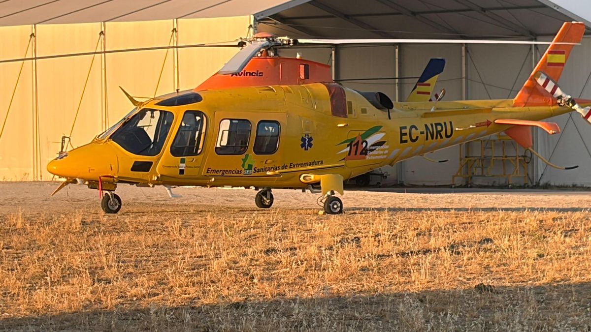 El calor deja en tierra al helicóptero de emergencias de Cáceres tras trasladar un aparato más moderno a Don Benito