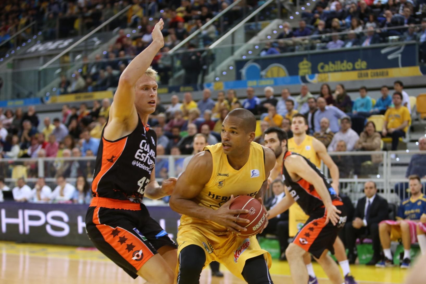 Imágenes del partido disputado entre el Herbalife Gran Canaria y el Valencia Basket. (Alejandro Ramos).