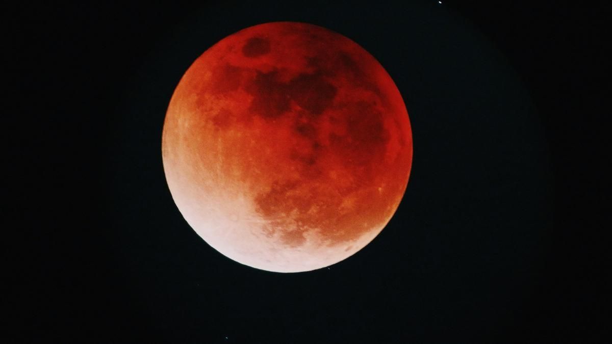 Eclipse parcial de luna: el próximo fenómeno astronómico que podrás ver este mes de agosto en España