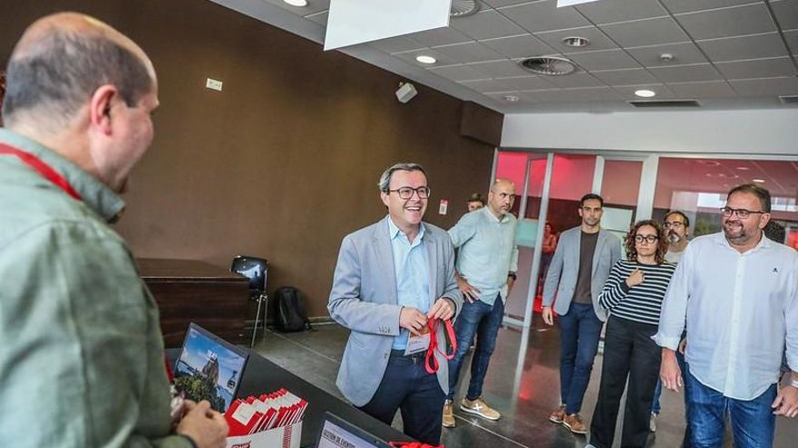 Morales, Osuna, Ramírez, Borrallo, Ferreira y Lourdes Linares, delegados extremeños en el comité federal del PSOE