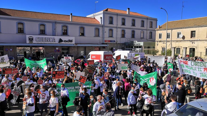 Más de 800 colectivos y 500 profesionales reclaman al Gobierno que ponga fin a la ganadería industrial