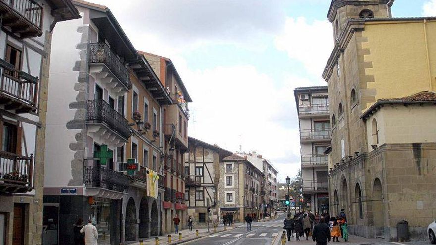 Salud Pública recomienda cerrar ventanas y no salir a la calle en las inmediaciones de un incendio en Lasarte-Oria