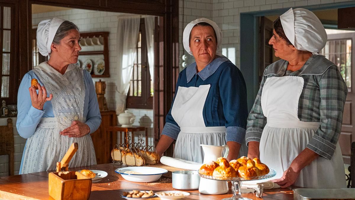 Petra, Simona y Candela, en un capítulo de 'La Promesa'