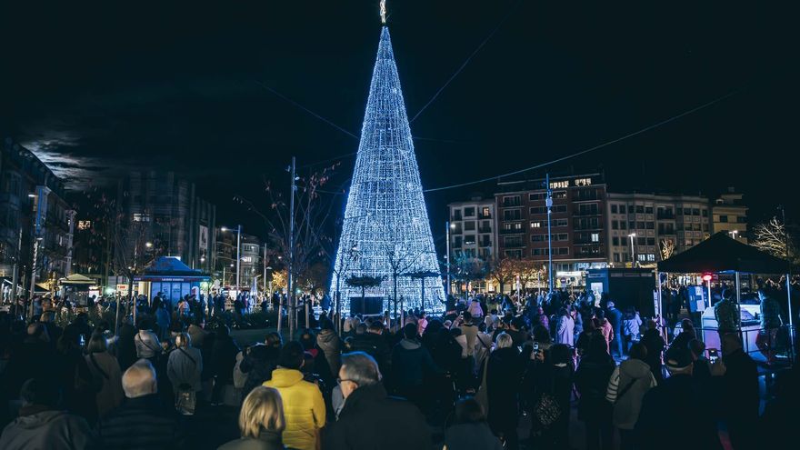 Irún se suma a la carrera navideña y presenta en pleno verano las fechas su campaña de Navidad