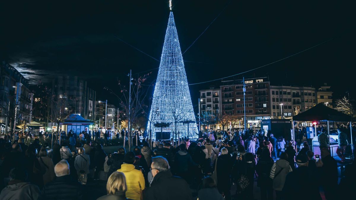 Irún se suma a la carrera navideña y presenta en pleno verano las fechas su campaña de Navidad