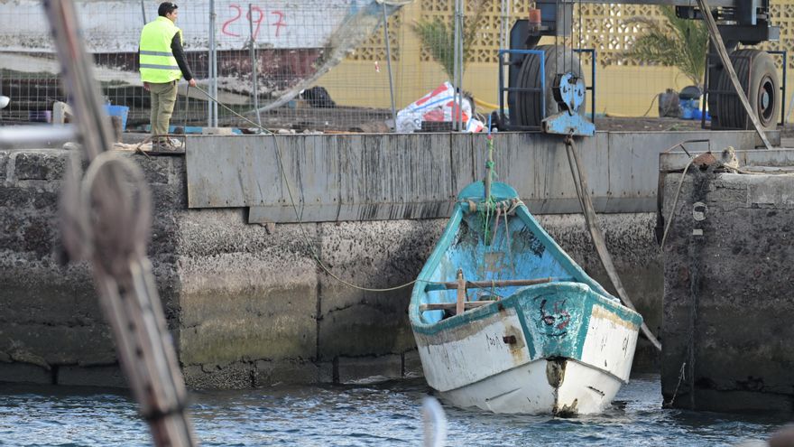 Llegan al menos 387 migrantes a Canarias mientras Salvamento busca a otros dos cayucos