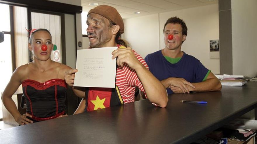 Pallasos en Rebeldía piden "asilo" en la Delegación de Gobierno de Melilla