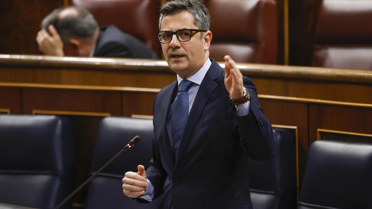 El ministro de Presidencia, Félix Bolaños, interviene durante una sesión de control en el Congreso de los Diputados.