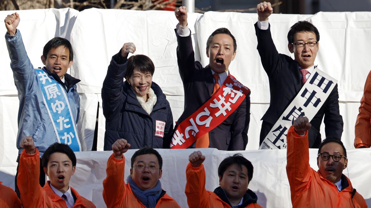 La primera ministra de Japón y líder del PLD, Sanae Takaichi, durante un acto de campaña el 3 de febrero con candidatos locales en Urawa, cerca de Tokio.